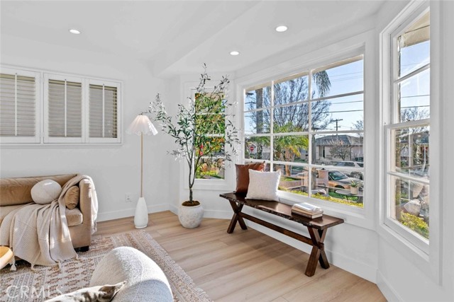 Detail Gallery Image 6 of 65 For 8372 Outland View Dr, Sun Valley,  CA 91352 - 3 Beds | 2/1 Baths