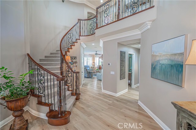 Detail Gallery Image 5 of 53 For 23321 Cuestport Dr, Valencia,  CA 91354 - 5 Beds | 4 Baths