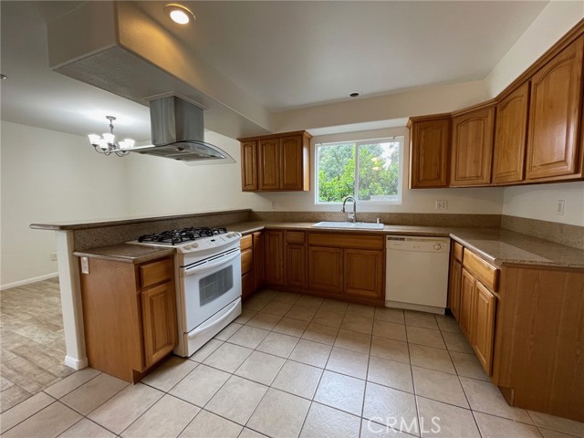 Detail Gallery Image 4 of 28 For 410 E Arrow Hwy, Upland,  CA 97186 - 3 Beds | 2/1 Baths