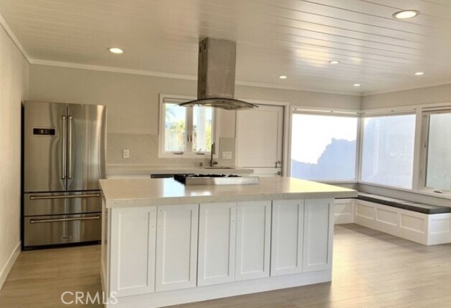 Detail Gallery Image 2 of 8 For 204 via Antibes #1/2,  Newport Beach,  CA 92663 - 2 Beds | 2 Baths