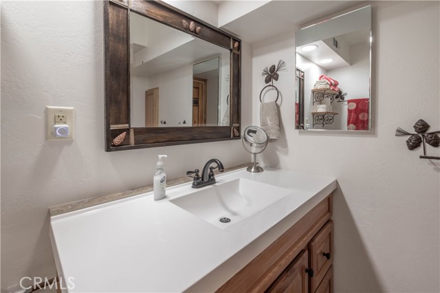 Detail Gallery Image 20 of 29 For 42730 Sonoma Dr, Big Bear Lake,  CA 92315 - 3 Beds | 3 Baths