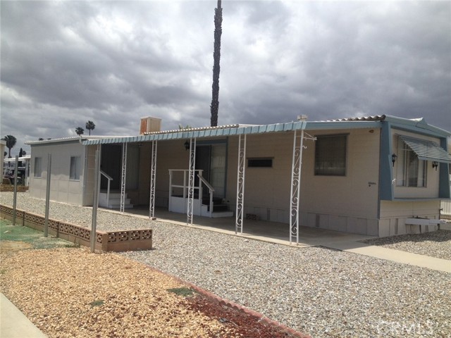 Detail Gallery Image 2 of 5 For 281 Camino Del Sol, Hemet,  CA 92543 - 2 Beds | 1 Baths