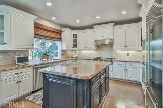 3220 Versaille Court, Thousand Oaks CA: https://media.crmls.org/medias/e375d6f8-9114-45cd-9b68-d4b8ec775078.jpg
