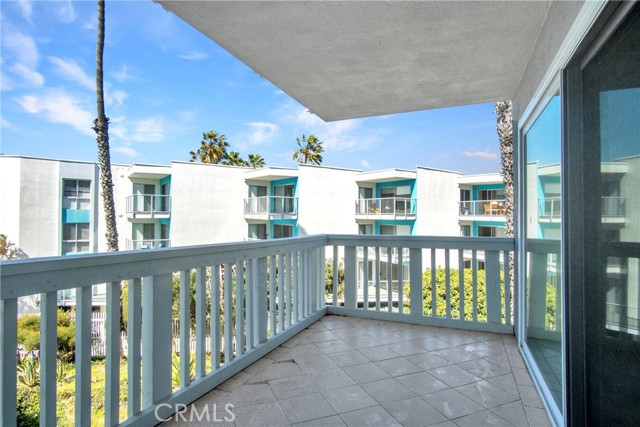 610 The Village, Redondo Beach, California 90277, 1 Bedroom Bedrooms, ,1 BathroomBathrooms,Residential,For Sale,The Village,SB25047963