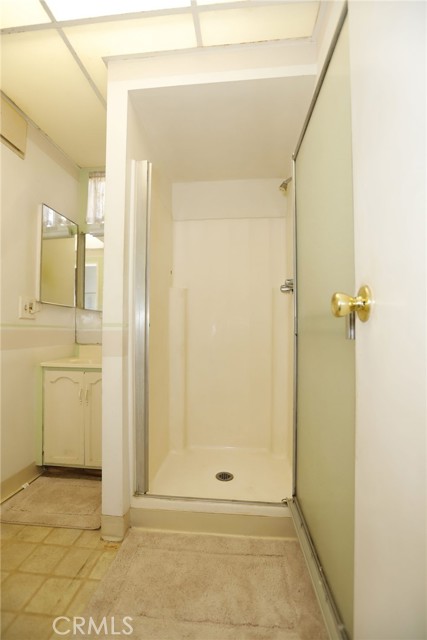 13006 Jefferson Avenue, Hawthorne CA: https://media.crmls.org/medias/e3766e7f-871f-42b0-af32-e4fef1f73926.jpg