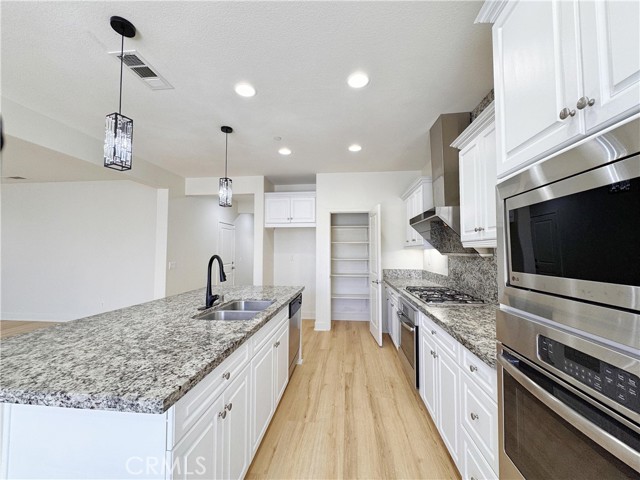 Detail Gallery Image 10 of 42 For 12827 Meridian St, Corona,  CA 92880 - 4 Beds | 3 Baths