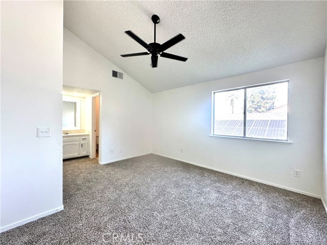 Detail Gallery Image 12 of 21 For 2511 N Knoll Ave, Fresno,  CA 93722 - 3 Beds | 2/1 Baths