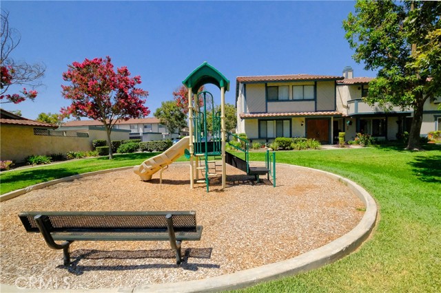 5132 Aspen Drive, Montclair CA: https://media.crmls.org/medias/e3777969-7397-45c5-84ed-d00ad887740e.jpg