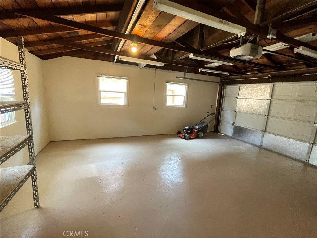 https://media.crmls.org/medias/e3786313-33b8-4212-bc87-c2367f502125.jpg?preset=X-Large