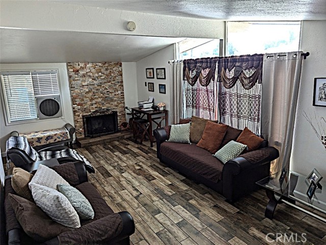 Detail Gallery Image 3 of 11 For 1264 N Eucalyptus Ave, Rialto,  CA 92376 - 3 Beds | 2 Baths