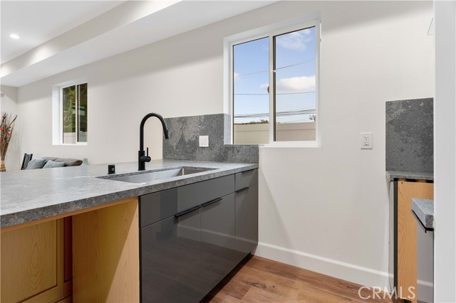 Detail Gallery Image 10 of 13 For 4559 W 18th #1/4,  Los Angeles,  CA 90019 - 2 Beds | 2 Baths