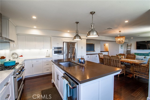 807 El Redondo Avenue, Redondo Beach CA: https://media.crmls.org/medias/e37a9915-76fa-4026-b6e1-67db45a6dd07.jpg