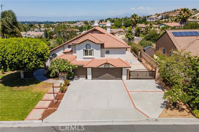 2151 Lyon Avenue, Riverside CA: https://media.crmls.org/medias/e37b49f8-e4ce-4ed1-b536-2eea25850b02.jpg