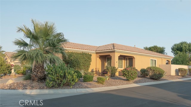 81535 Avenida De Baile, Indio CA: https://media.crmls.org/medias/e37bb458-dfd0-4f27-9f11-ed38de9039b7.jpg