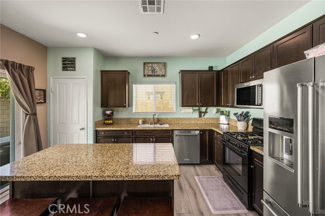 Detail Gallery Image 11 of 43 For 2491 E Norwich, Ontario,  CA 91761 - 4 Beds | 3 Baths