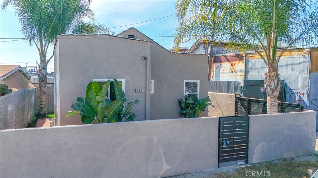 1712 E 57th