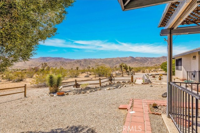 8397 Uphill Road, Joshua Tree CA: https://media.crmls.org/medias/e37db73f-936c-4e5a-ba22-164eb5e5f802.jpg