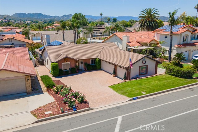 23849 Canyon Lake N Drive, Canyon Lake CA: https://media.crmls.org/medias/e37dbdb4-533e-42f6-bfc2-96a721bb650d.jpg