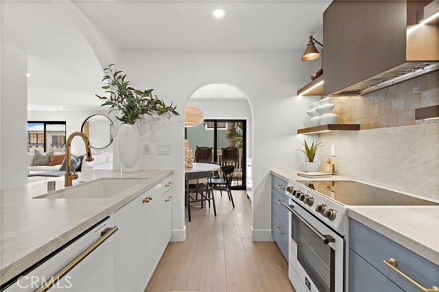 Detail Gallery Image 14 of 36 For 600 E Oceanfront 1a,  Newport Beach,  CA 92661 - 3 Beds | 2 Baths