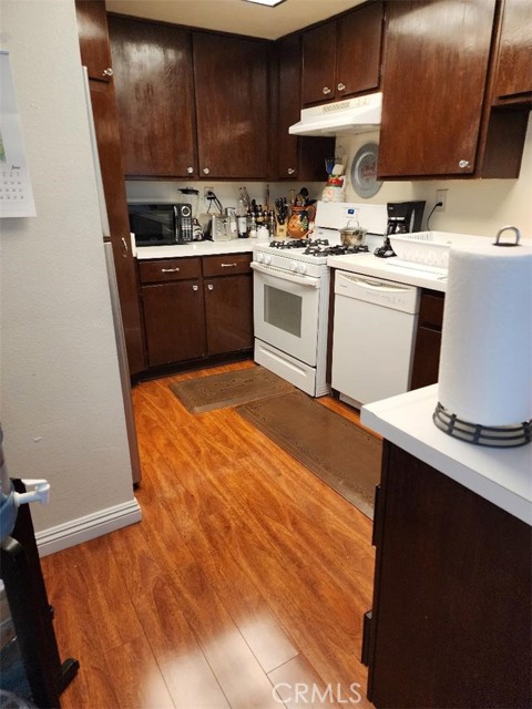 Detail Gallery Image 8 of 13 For 15116 S Raymond Ave #104,  Gardena,  CA 90247 - 2 Beds | 2 Baths