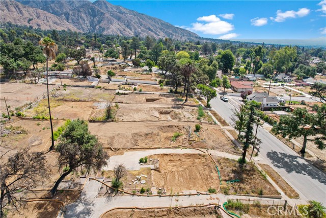 1091 E Mariposa Street, Altadena CA: https://media.crmls.org/medias/e37ec70d-b25c-4b05-bd74-1b972b405f61.jpg