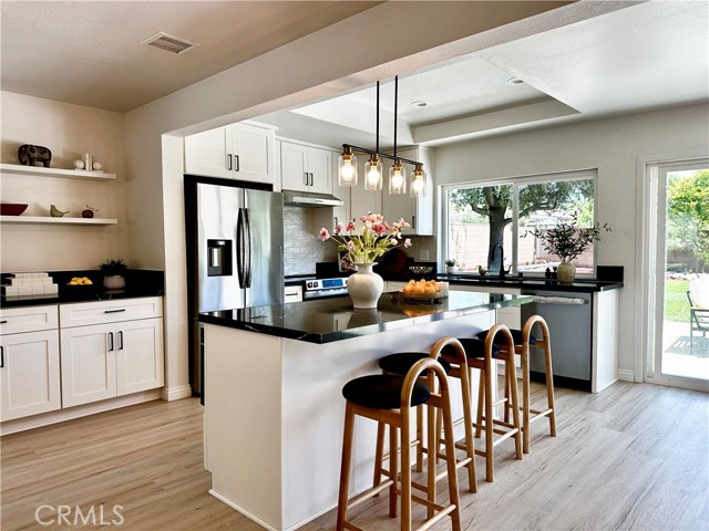 Detail Gallery Image 4 of 27 For 2610 King Way, Claremont,  CA 91711 - 3 Beds | 2 Baths