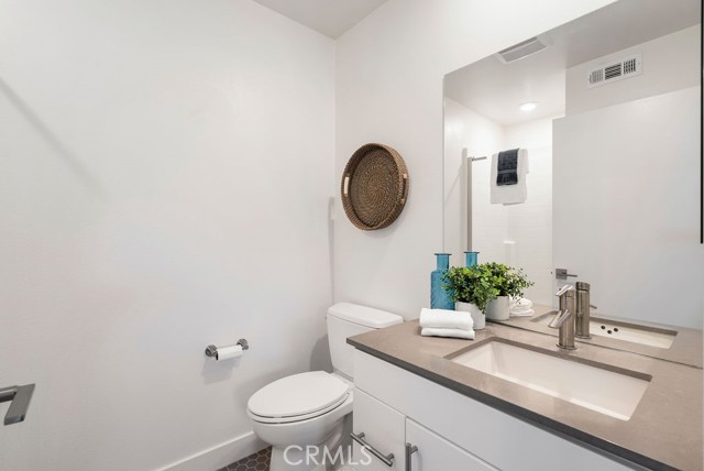 Detail Gallery Image 18 of 26 For 2700 E Chaucer St #23,  Los Angeles,  CA 90065 - 4 Beds | 4 Baths