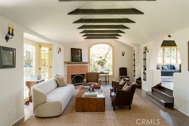 15113 Encanto Drive, Sherman Oaks CA: https://media.crmls.org/medias/e3810bbf-5114-4115-ab11-d12d696fb605.jpg