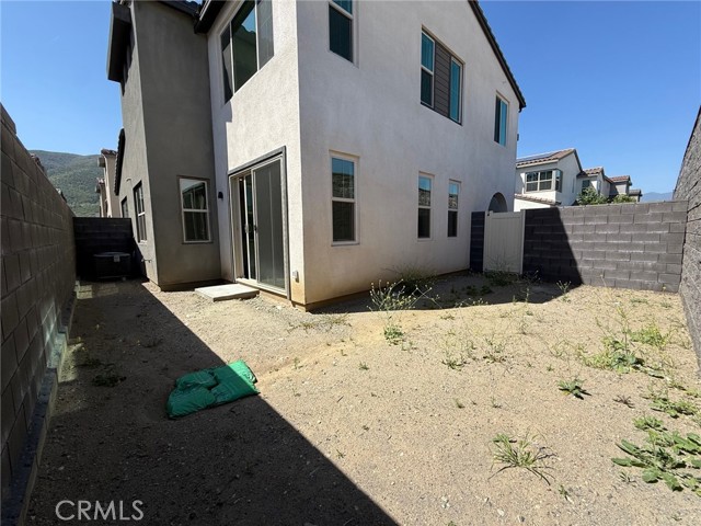 15943 Blue Cooper Way, Fontana CA: https://media.crmls.org/medias/e38189b4-888a-4707-aa4b-bd1d9e1c12d6.jpg