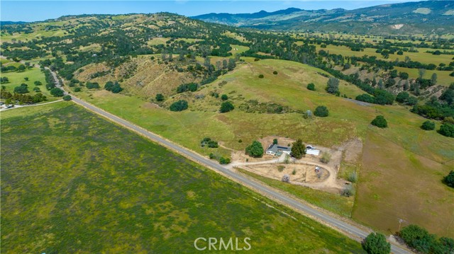 Detail Gallery Image 9 of 41 For 70331 Vineyard Canyon Rd., Parkfield,  CA 93451 - 4 Beds | 2 Baths