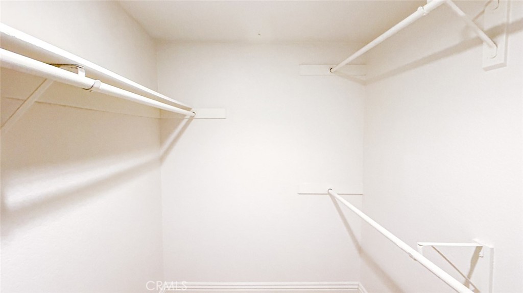 https://media.crmls.org/medias/e38353a1-8fba-40dd-9861-d94ba27fd4a8.jpg?preset=X-Large