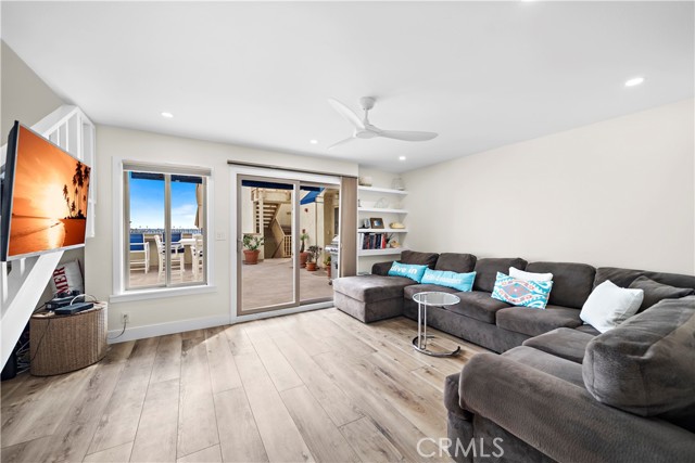 Detail Gallery Image 5 of 54 For 711 Pacific Coast #330,  Huntington Beach,  CA 92648 - 3 Beds | 2 Baths