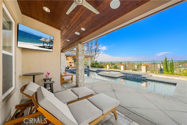 1040 S Summer Breeze Lane, Anaheim CA: https://media.crmls.org/medias/e383bc1e-028a-4762-87ba-ac1b2664a58d.jpg