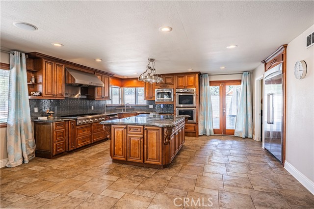 Detail Gallery Image 2 of 8 For 5853 Aurora Ave, Jurupa Valley,  CA 91752 - 6 Beds | 3/1 Baths
