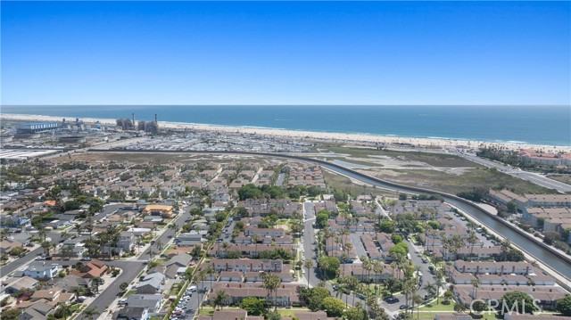 8195 Pawtucket Drive, Huntington Beach CA: https://media.crmls.org/medias/e3842a34-27d6-44c4-9310-4f114478533b.jpg