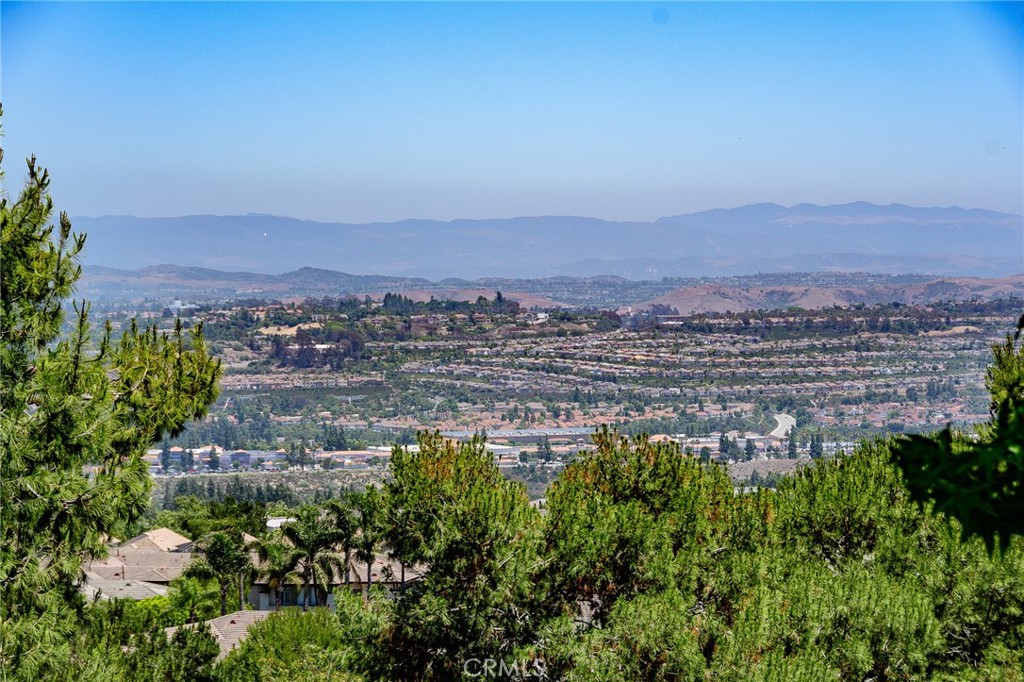 https://media.crmls.org/medias/e38476d7-75ab-4707-bc81-74447323e12b.jpg?preset=X-Large