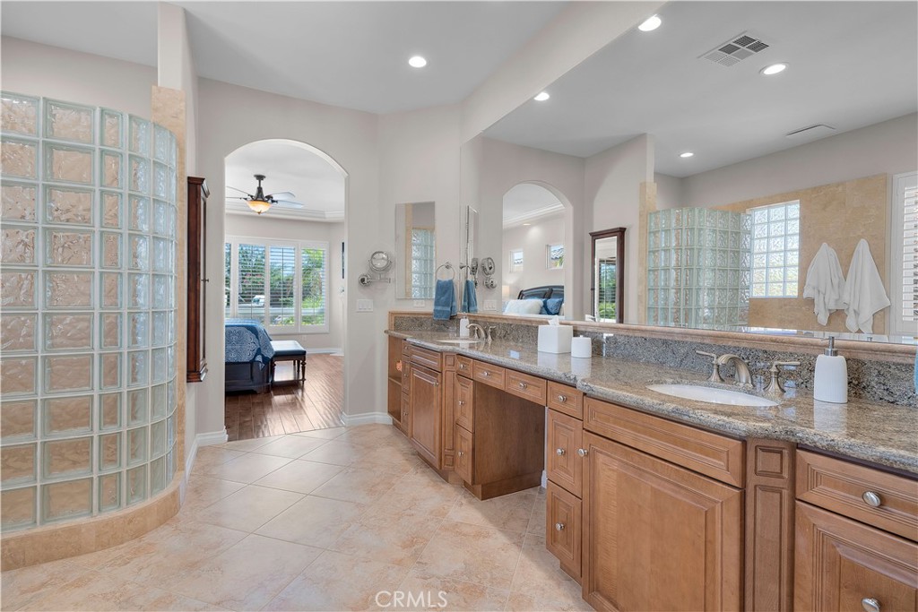 MLS #OC25223158 image #23