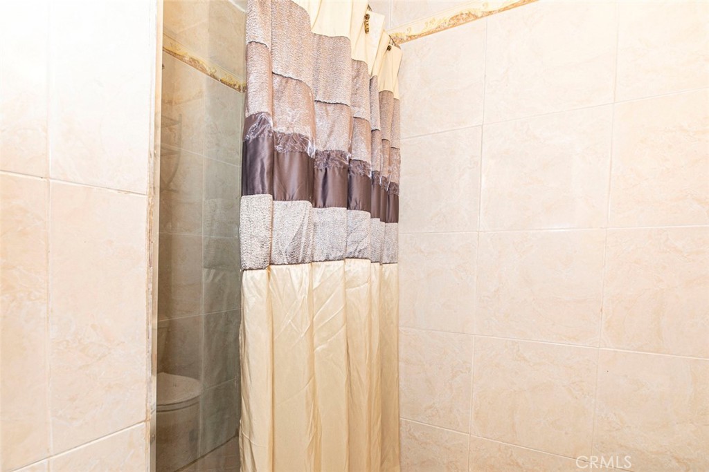 https://media.crmls.org/medias/e3862846-5951-4fd5-b7a9-e226697bbb20.jpg?preset=X-Large