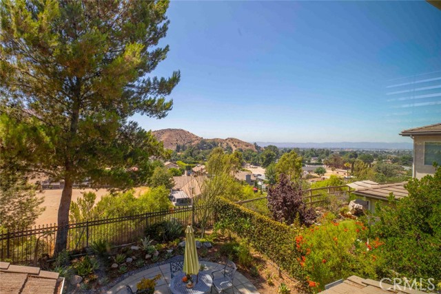 10266 Horsehaven Street, Sun Valley CA: https://media.crmls.org/medias/e386a3b2-017c-4be4-bde4-30d99f98c1f6.jpg