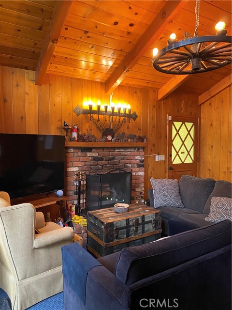 Detail Gallery Image 5 of 27 For 558 Rose Ln, Twin Peaks,  CA 92391 - 3 Beds | 2/1 Baths