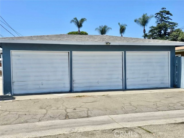 722 N Philadelphia Street, Anaheim CA: https://media.crmls.org/medias/e3871d93-6e65-491a-8b55-2cfd78ff0b2e.jpg