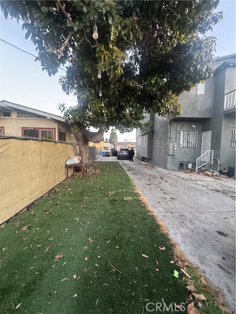 Detail Gallery Image 8 of 11 For 207 W 85th Pl, Los Angeles,  CA 90003 - 5 Beds | 2 Baths