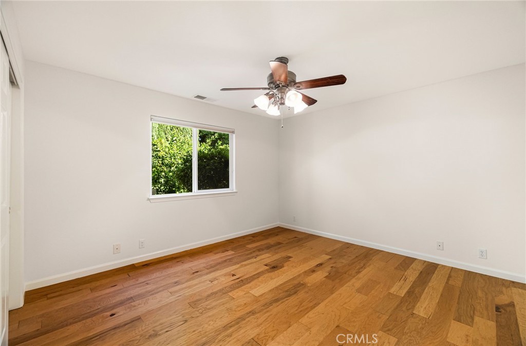 https://media.crmls.org/medias/e387424c-8441-4255-bbef-e4255ebdafbb.jpg?preset=X-Large