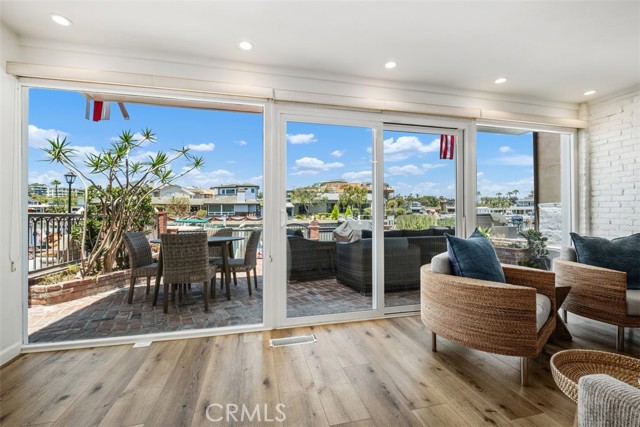Detail Gallery Image 14 of 44 For 3810 Channel Pl, Newport Beach,  CA 92663 - 3 Beds | 2/1 Baths
