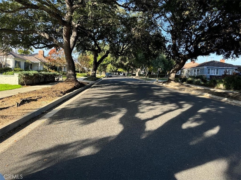 https://media.crmls.org/medias/e3887a8c-678e-4124-984f-d4c1f4b6cc8d.jpg?preset=X-Large