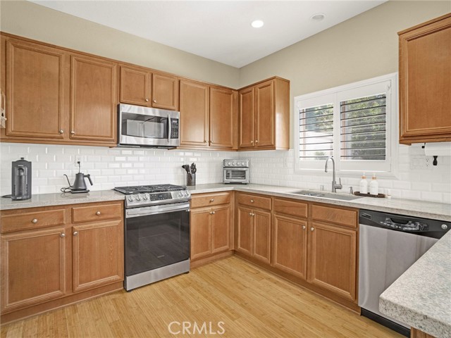 Detail Gallery Image 16 of 38 For 27027 Mountain Willow Ln, Canyon Country,  CA 91387 - 3 Beds | 2/1 Baths