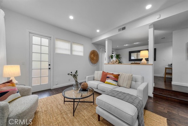 1814 Thayer Avenue, Los Angeles CA: https://media.crmls.org/medias/e388d120-e365-4d68-99c6-021005c1016f.jpg