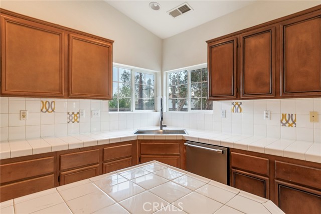 Detail Gallery Image 8 of 31 For 13251 Brookfield, Rancho Cucamonga,  CA 91739 - 4 Beds | 2 Baths