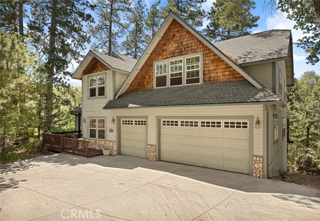 Detail Gallery Image 1 of 1 For 1179 Calgary Dr, Lake Arrowhead,  CA 92352 - 4 Beds | 3 Baths