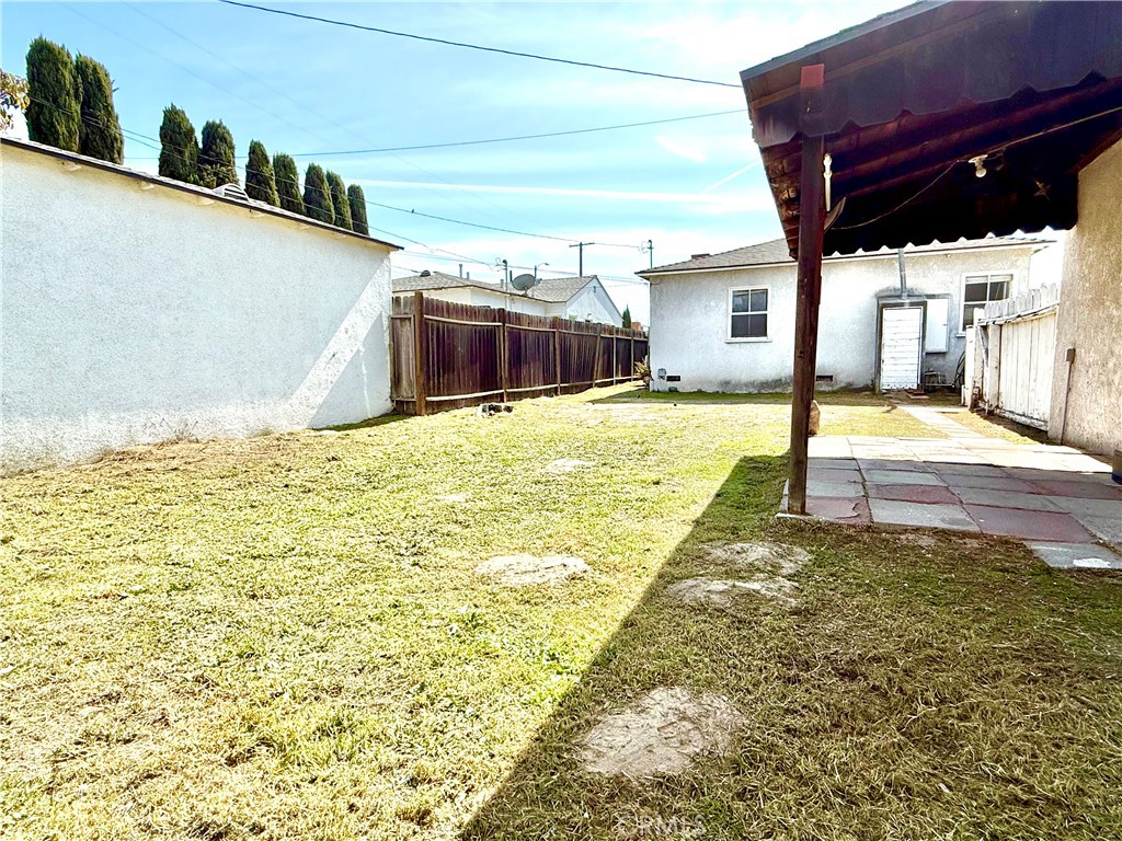 https://media.crmls.org/medias/e389a2bb-ff81-4723-a906-81e4eeb8207e.jpg?preset=X-Large
